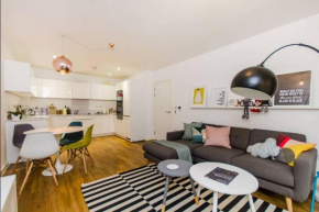 Scandi 2 bedroom flat in Greenwich / O2 Arena, London